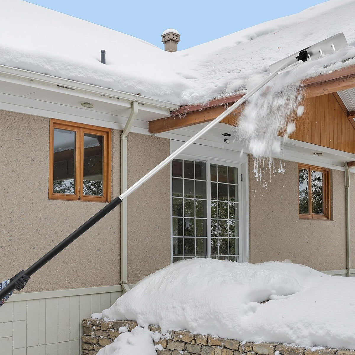 VEVOR Snow Roof Rake, 26 in Aluminum Blade Snow Removal Tool